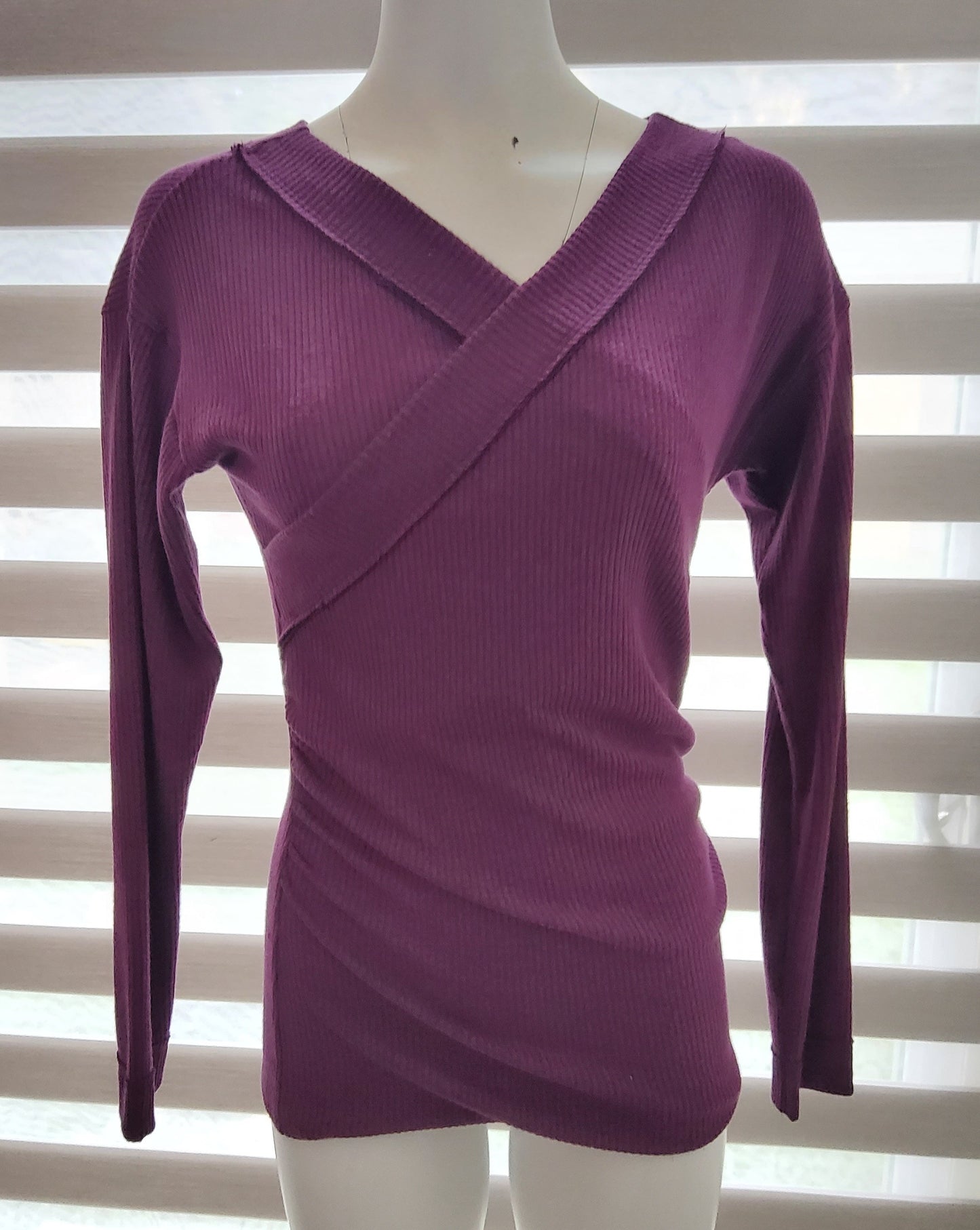 Mila A V-Neck Top